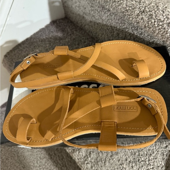New nib Hari Mari leather sandals sz 8 $55 - Picture 3 of 4